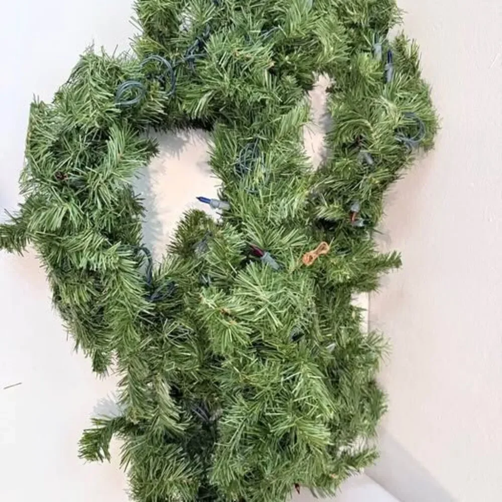Pre-Lit Artificial Christmas Garland